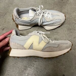 New Balance 327